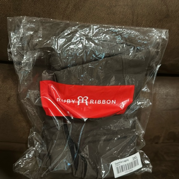 🆕 Ruby Ribbon Equestrian Legging with zippers at ankles - Picture 7 of 10